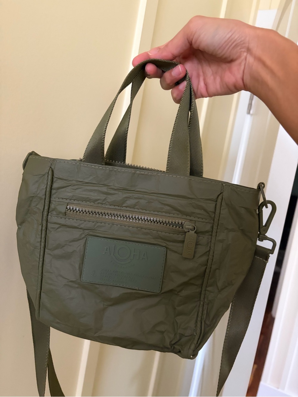 ALOHA COLLECTION Monochrome crossbody bag Olive Green